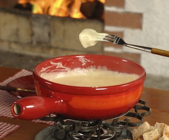 Show dairy fondue at home